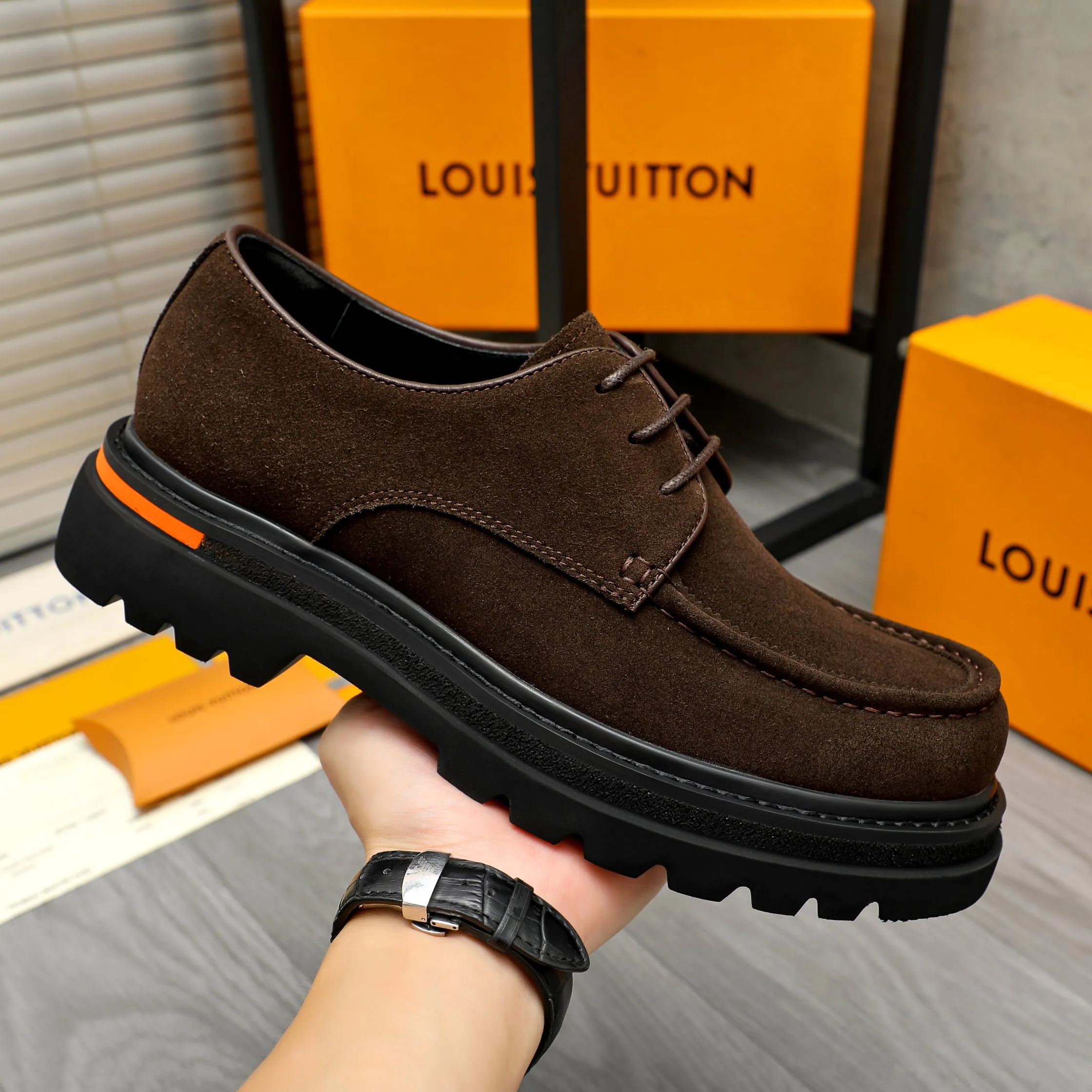 Men's shoes 💰620 Product trademark: LV "Louis Vuitton" business casual lace-up leather shoes Regular size: 37-46 Product materials: Selected high-quality frosted cowhide upper, pigskin lining, rubber outsole